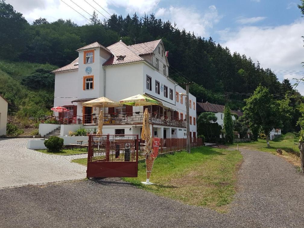 Penzion Na Pracharne Kladruby  Ngoại thất bức ảnh