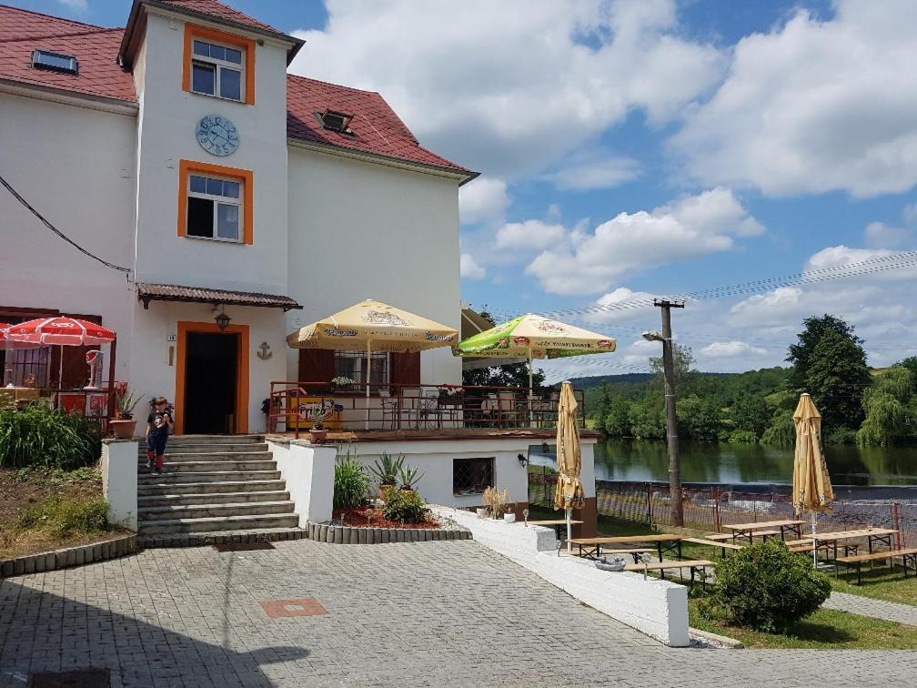 Penzion Na Pracharne Kladruby  Ngoại thất bức ảnh